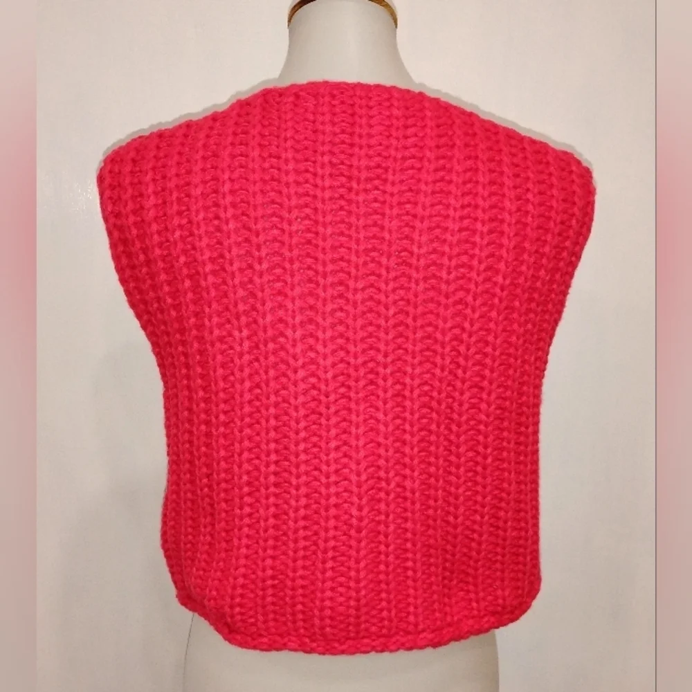 RETRO RED SWEATER VEST - Picture 5 of 6